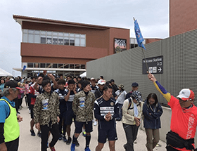 イオンモール沖縄ライカムン内でのウォーキングイベントの写真