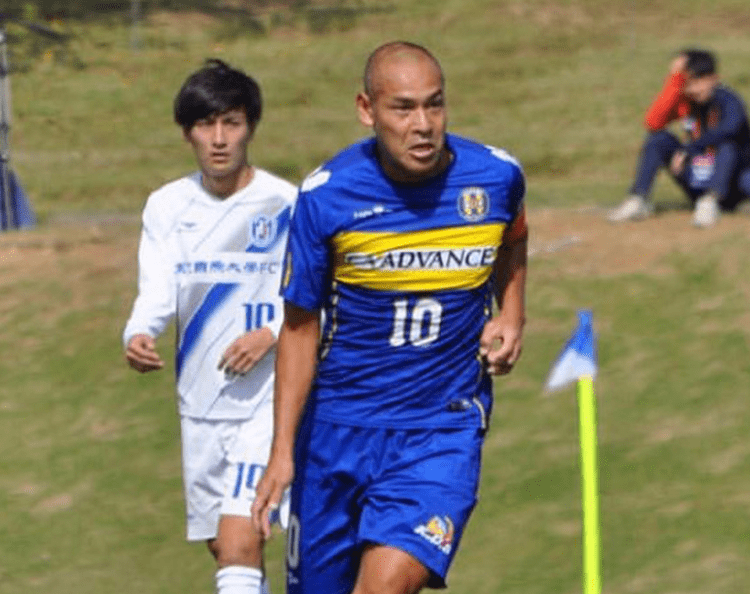 沖縄SV(おきなわ・エス・ファウ)のオーナー兼監督兼選手 高原直泰の写真